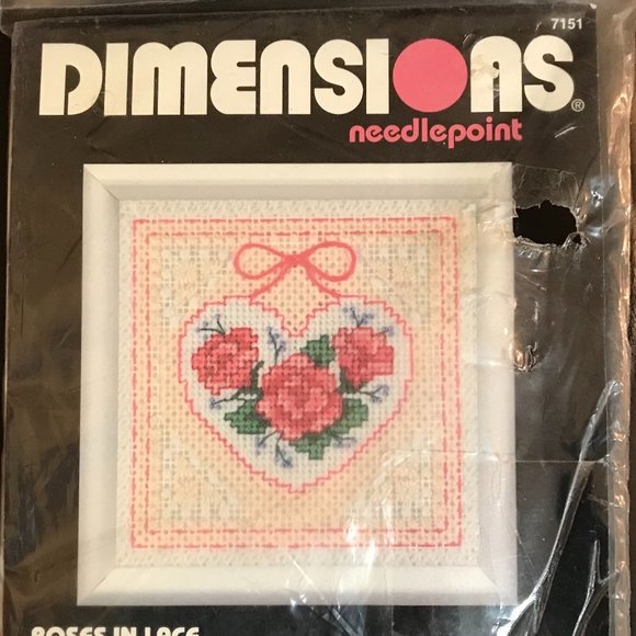 DIMENSIONS Needlepoint (FRIENDS, ROSES in Lace) - Picture 3 of 11